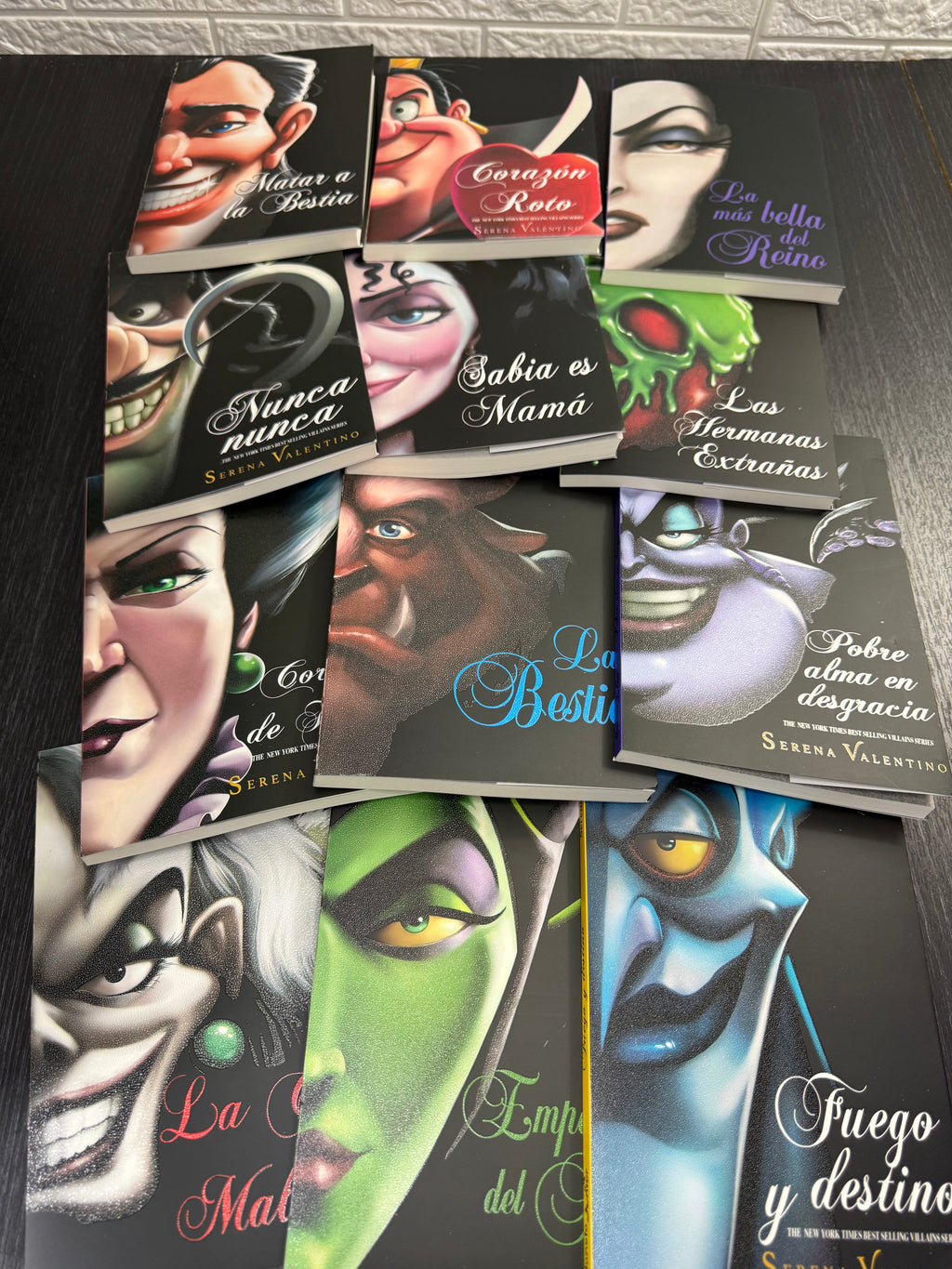 Colección Villanos Disney - 12 Libros Tapa Blanda (Serena Valentino)