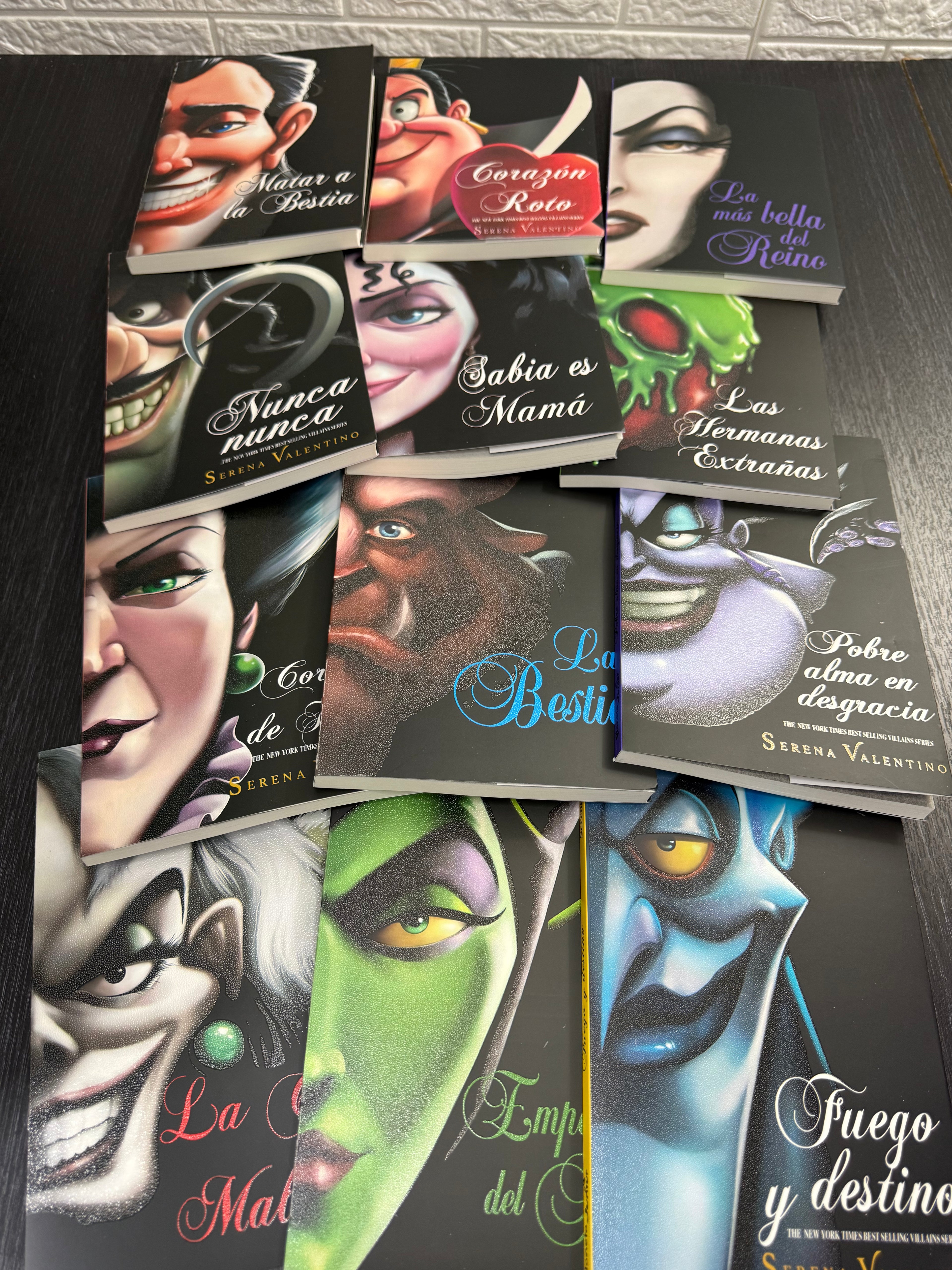 Colección Villanos Disney - 12 Libros Tapa Blanda (Serena Valentino)